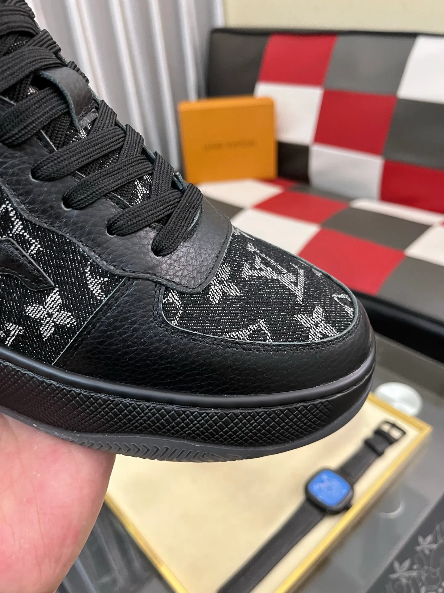 Ex-factory price: 438⌚️⌚️[LOUIS VUITTON] Same style as Louis Vuitton* official website 🚹Men's high-top casual shoes❤️Same style as popular celebrities and big names ~ Best-selling at home and abroad Lv focuses on the checkerboard series...Imported first-layer cowhide with special fabric ➕Full cotton, code number: 38-443️⃣Colors available